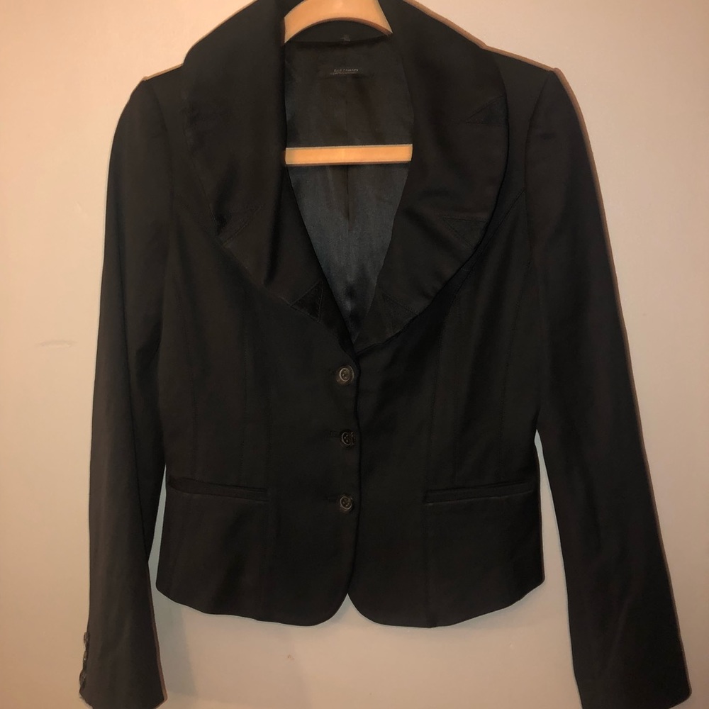 Elie Tahari black 3 button blazer